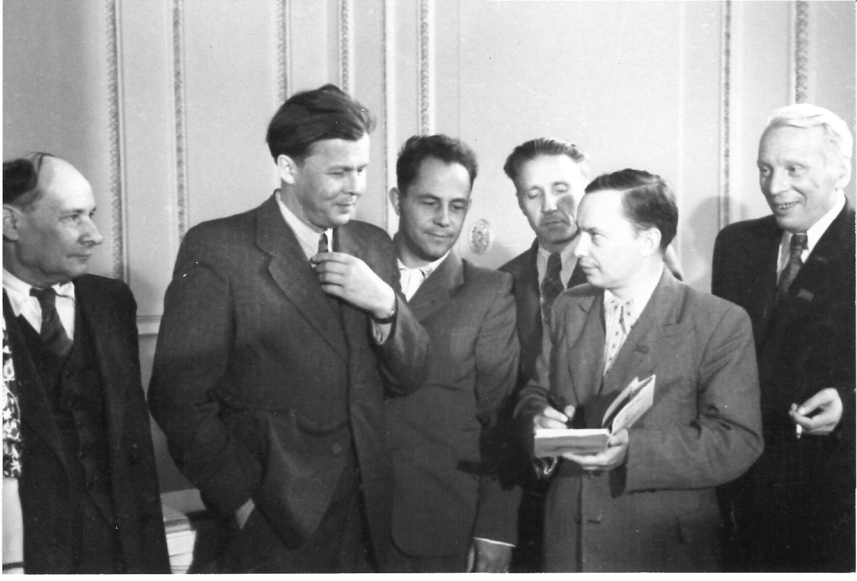 А. Твардовский с участниками съезда. 1949 г.